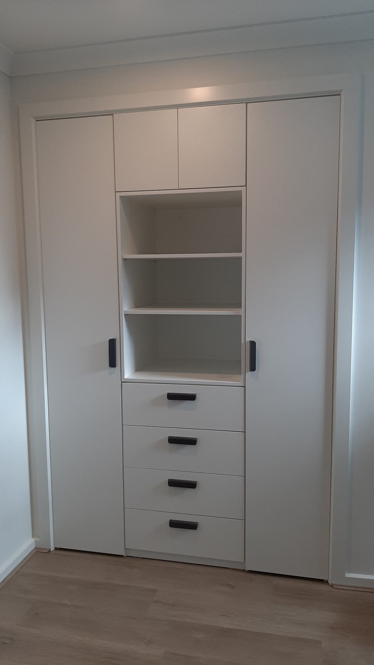 wardrobe with open shelves